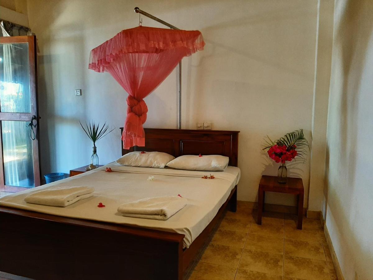 Lobster Beach Hotell Tangalle Eksteriør bilde